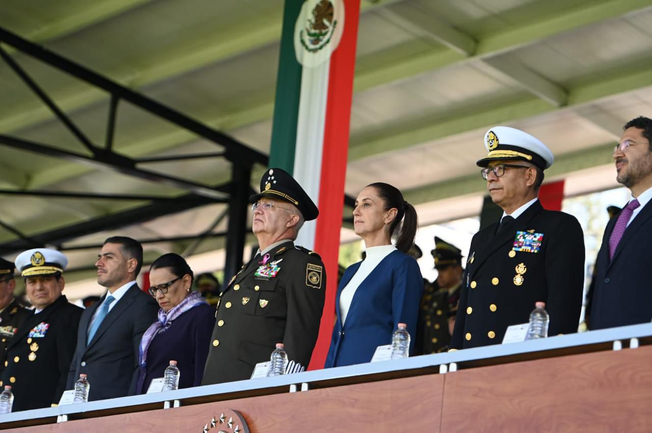 Imagen destacada de Histórica salutación de Claudia Sheinbaum como Comandanta Suprema de México